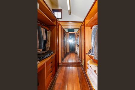 Casa à venda com 435m², 4 quartos e 4 vagasCloset da suíte 1