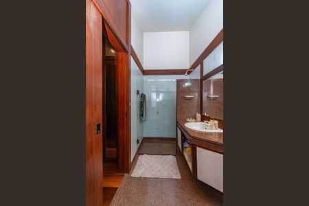 Casa à venda com 435m², 4 quartos e 4 vagasBanheiro da Suíte 2