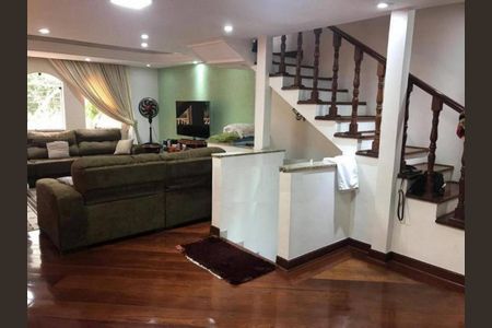 Casa à venda com 347m², 4 quartos e 4 vagas Casa à venda com 347m², 4 quartos e 4 vagasFoto 11