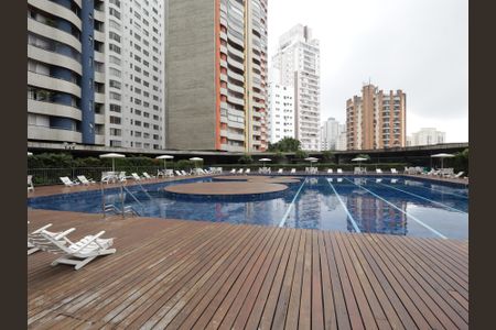 Apartamento à venda com 370m², 5 quartos e 4 vagasÁrea comum - Piscina