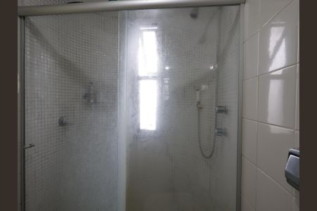 Apartamento à venda com 370m², 5 quartos e 4 vagasBanheiro da Suíte 2