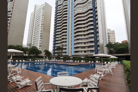 Apartamento à venda com 370m², 5 quartos e 4 vagasÁrea comum - Piscina