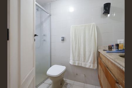 Apartamento à venda com 370m², 5 quartos e 4 vagasBanheiro da Suíte 2