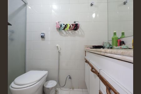 Apartamento à venda com 370m², 5 quartos e 4 vagasBanheiro da Suíte 1