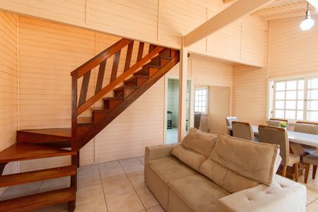 Casa à venda com 100m², 2 quartos e 2 vagas Casa à venda com 100m², 2 quartos e 2 vagasSala