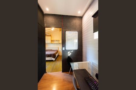 Casa à venda com 100m², 2 quartos e 2 vagas Casa à venda com 100m², 2 quartos e 2 vagasBanheiro da Suíte