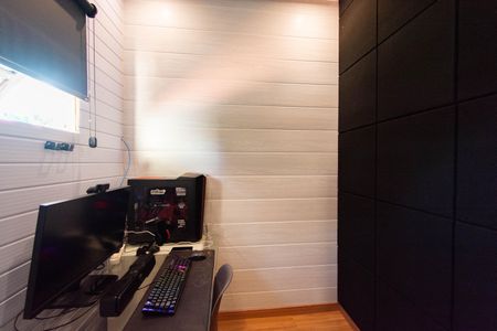 Casa à venda com 100m², 2 quartos e 2 vagas Casa à venda com 100m², 2 quartos e 2 vagasBanheiro da Suíte