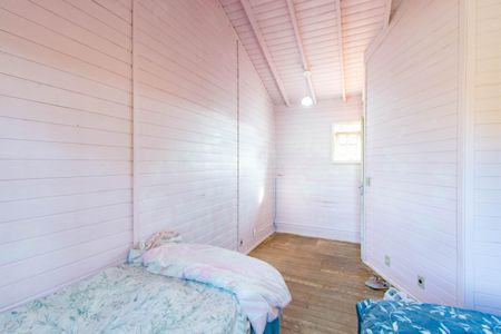 Casa à venda com 100m², 2 quartos e 2 vagas Casa à venda com 100m², 2 quartos e 2 vagasQuarto