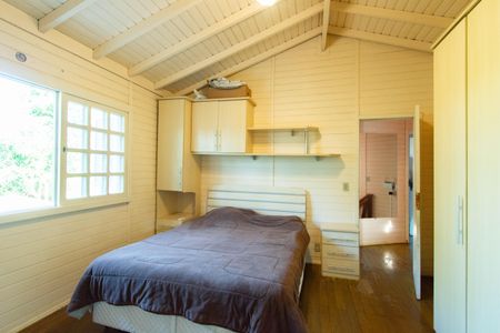 Casa à venda com 100m², 2 quartos e 2 vagas Casa à venda com 100m², 2 quartos e 2 vagasSuíte