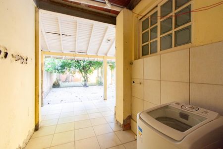 Casa à venda com 100m², 2 quartos e 2 vagas Casa à venda com 100m², 2 quartos e 2 vagasÁrea de Serviço