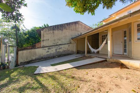 Casa à venda com 100m², 2 quartos e 2 vagas Casa à venda com 100m², 2 quartos e 2 vagasFachada