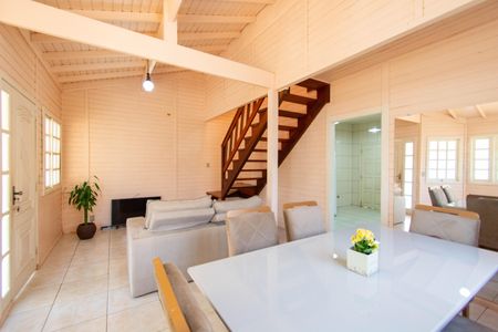 Casa à venda com 100m², 2 quartos e 2 vagas Casa à venda com 100m², 2 quartos e 2 vagasSala de Jantar