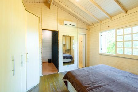 Casa à venda com 100m², 2 quartos e 2 vagas Casa à venda com 100m², 2 quartos e 2 vagasSuíte