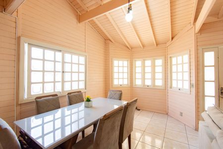 Casa à venda com 100m², 2 quartos e 2 vagas Casa à venda com 100m², 2 quartos e 2 vagasSala de Jantar