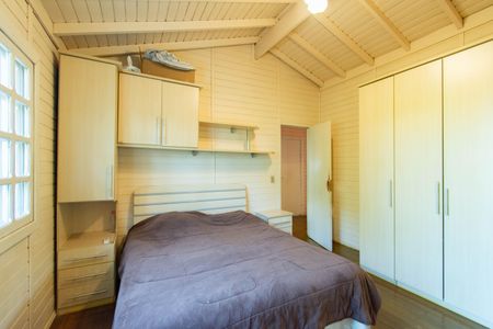 Casa à venda com 100m², 2 quartos e 2 vagas Casa à venda com 100m², 2 quartos e 2 vagasSuíte