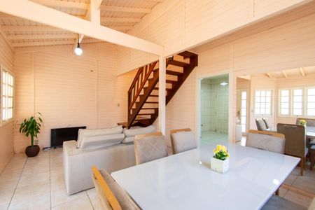 Casa à venda com 100m², 2 quartos e 2 vagas Casa à venda com 100m², 2 quartos e 2 vagasSala de Jantar