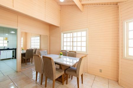 Casa à venda com 100m², 2 quartos e 2 vagas Casa à venda com 100m², 2 quartos e 2 vagasSala de Jantar