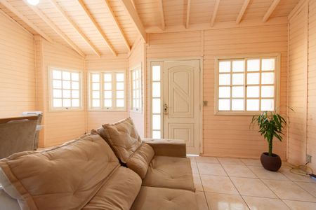 Casa à venda com 100m², 2 quartos e 2 vagas Casa à venda com 100m², 2 quartos e 2 vagasSala