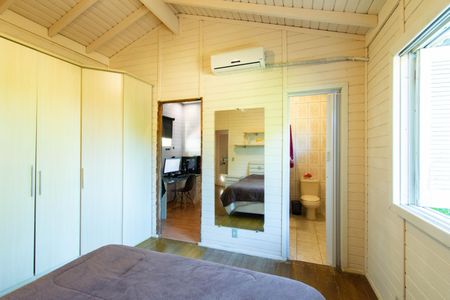 Casa à venda com 100m², 2 quartos e 2 vagas Casa à venda com 100m², 2 quartos e 2 vagasSuíte