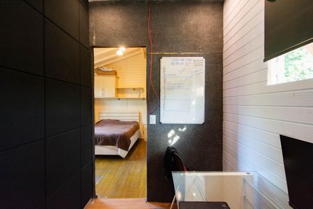 Casa à venda com 100m², 2 quartos e 2 vagas Casa à venda com 100m², 2 quartos e 2 vagasBanheiro da Suíte