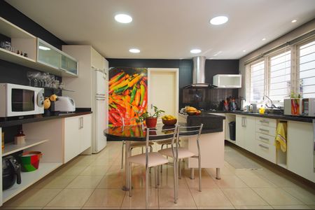 Casa à venda com 295m², 3 quartos e 3 vagasCozinha