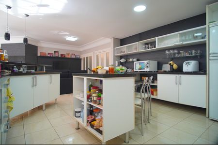 Casa à venda com 295m², 3 quartos e 3 vagasCozinha