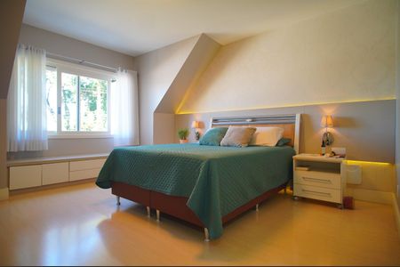 Casa à venda com 295m², 3 quartos e 3 vagasSuíte