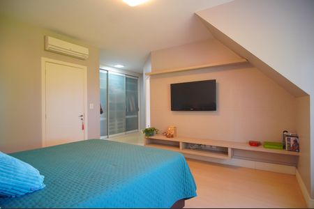 Casa à venda com 295m², 3 quartos e 3 vagasSuíte