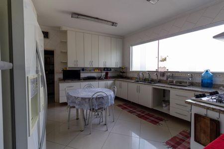 Casa para alugar com 468m², 5 quartos e 4 vagas Casa para alugar com 468m², 5 quartos e 4 vagasCozinha