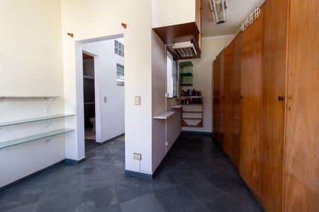 Casa para alugar com 468m², 5 quartos e 4 vagas Casa para alugar com 468m², 5 quartos e 4 vagasQuarto de Serviço