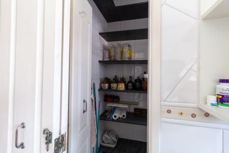 Casa para alugar com 468m², 5 quartos e 4 vagas Casa para alugar com 468m², 5 quartos e 4 vagasDespensa