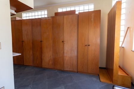 Casa para alugar com 468m², 5 quartos e 4 vagas Casa para alugar com 468m², 5 quartos e 4 vagasQuarto de Serviço