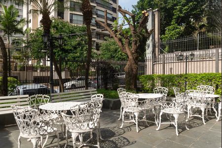 Apartamento à venda com 98m², 2 quartos e 1 vaga Apartamento à venda com 98m², 2 quartos e 1 vagaÁrea comum - Externa