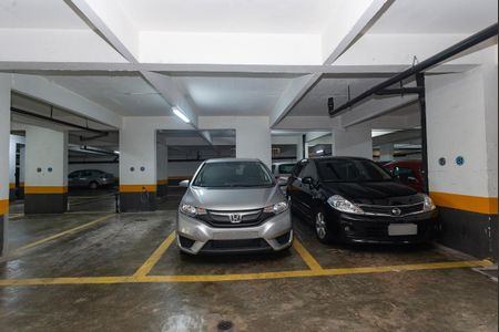 Apartamento à venda com 98m², 2 quartos e 1 vaga Apartamento à venda com 98m², 2 quartos e 1 vagaÁrea Comum - Estacionamento