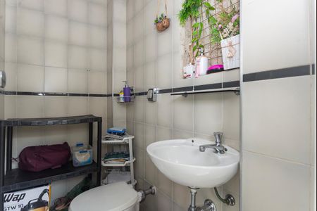 Apartamento à venda com 98m², 2 quartos e 1 vaga Apartamento à venda com 98m², 2 quartos e 1 vagaBanheiro de Serviço