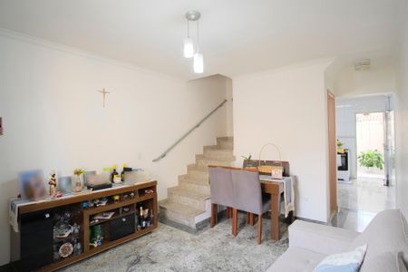 Casa de condomínio à venda com 71m², 2 quartos e 1 vagaSala