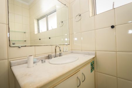 Casa à venda com 90m², 2 quartos e 2 vagas Casa à venda com 90m², 2 quartos e 2 vagasBanheiro