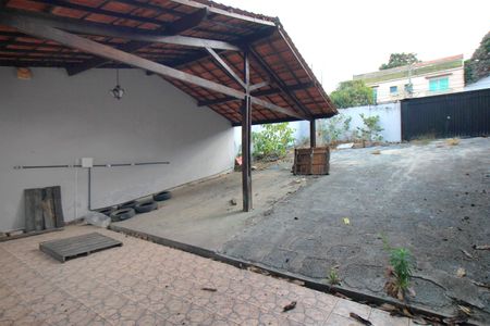 Garagem de casa à venda com 4 quartos, 360m² em Planalto, Belo Horizonte