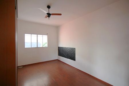 Casa à venda com 360m², 4 quartos e 8 vagasSuíte