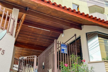 Apartamento para alugar com 70m², 2 quartos e 1 vagaFachada + plaquinha