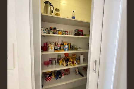 Apartamento para alugar com 195m², 3 quartos e 4 vagas Apartamento para alugar com 195m², 3 quartos e 4 vagasDispensa