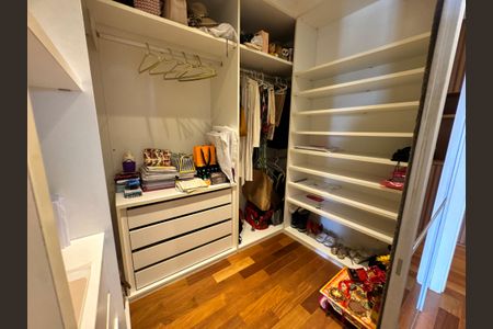 Apartamento para alugar com 195m², 3 quartos e 4 vagas Apartamento para alugar com 195m², 3 quartos e 4 vagasCloset 1 suite Master