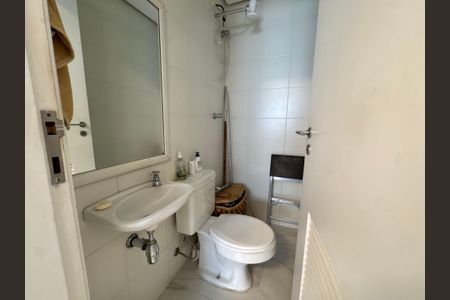 Apartamento para alugar com 195m², 3 quartos e 4 vagas Apartamento para alugar com 195m², 3 quartos e 4 vagasBanheiro área de serviço