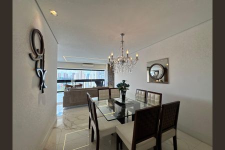 Apartamento para alugar com 195m², 3 quartos e 4 vagas Apartamento para alugar com 195m², 3 quartos e 4 vagasSala de Jantar