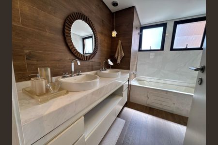 Apartamento para alugar com 195m², 3 quartos e 4 vagas Apartamento para alugar com 195m², 3 quartos e 4 vagasBanheiro 1 suite Master