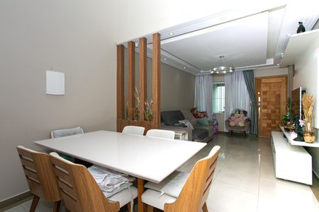 Casa à venda com 113m², 3 quartos e 2 vagas Casa à venda com 113m², 3 quartos e 2 vagasSala