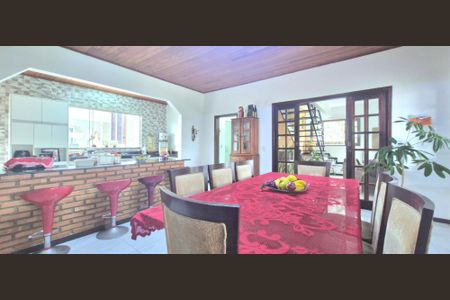 Casa de condomínio à venda com 860m², 5 quartos e 4 vagasCopa