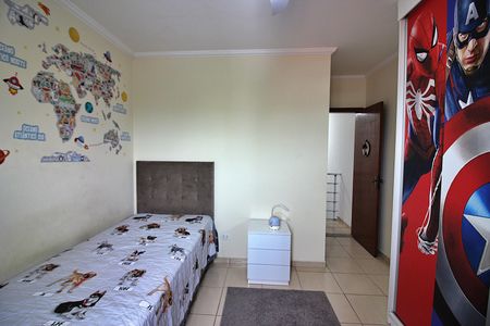 Casa à venda com 216m², 3 quartos e 4 vagasQuarto 2