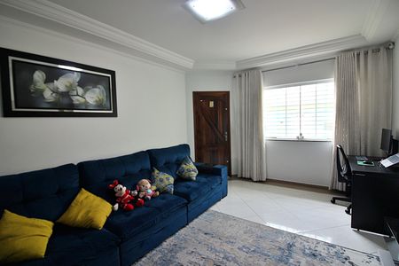 Casa à venda com 216m², 3 quartos e 4 vagasSala