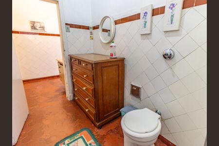 Casa à venda com 181m², 2 quartos e 1 vagaBanheiro